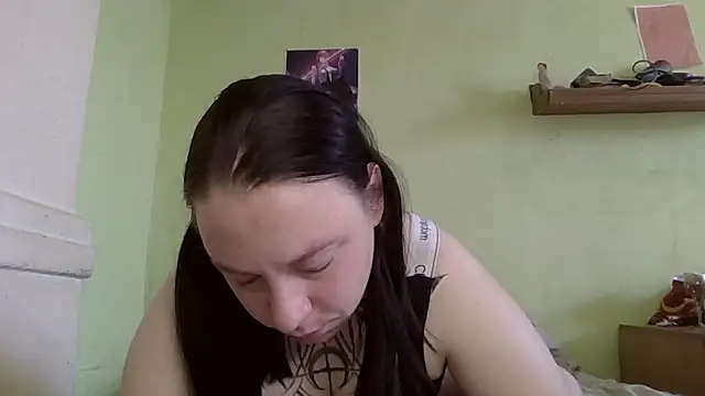 MillaSourety online show from 04-05-26, 08:21