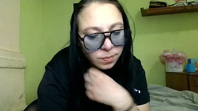 Snapshot of MillaSourety chatting on 04-21-26, 07:04 MillaSourety online show from 04-21-26, 07:04