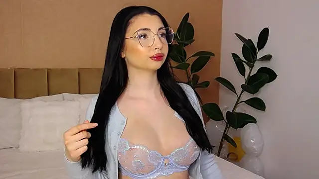 BellaHere online show from 05-05-26, 06:49