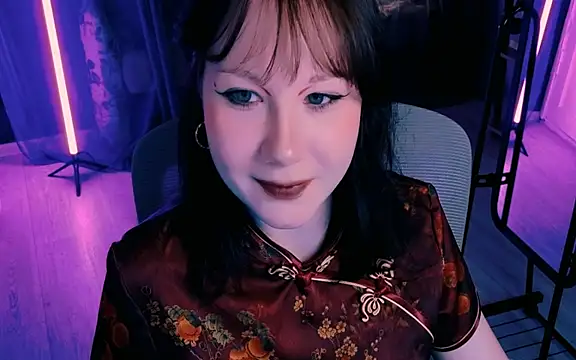 Snapshot of marty_bree chatting on 06-18-26, 05:18 marty bree online show from 06-18-26, 05:18