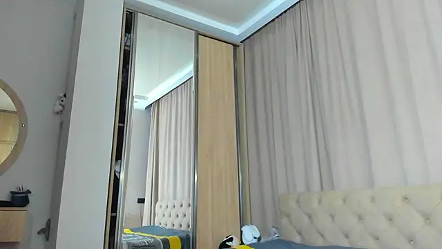Lesyalisss online show from 05-18-26, 08:02