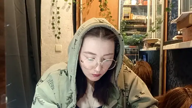 Snapshot of PhoebePalmer chatting on 02-11-26, 08:20 PhoebePalmer online show from 02-11-26, 08:20