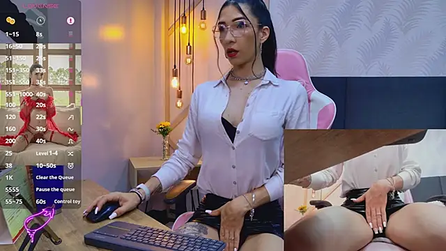 kylliefox  online show from 04-25-26, 01:36