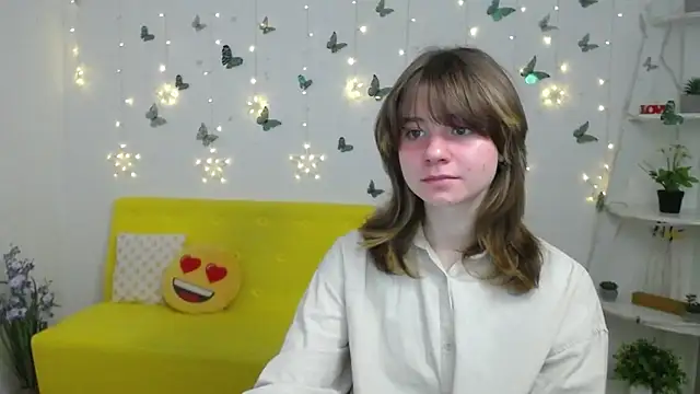 Snapshot of AnnaWest_ chatting on 03-04-26, 06:32 AnnaWest online show from 03-04-26, 06:32