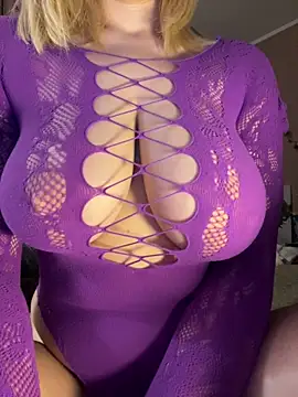 Best-B00bs online show from 12-19-25, 10:01