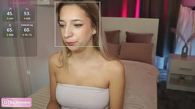 Snapshot of LilaaBlossom chatting on 02-15-26, 04:39 LilaaBlossom online show from 02-15-26, 04:39