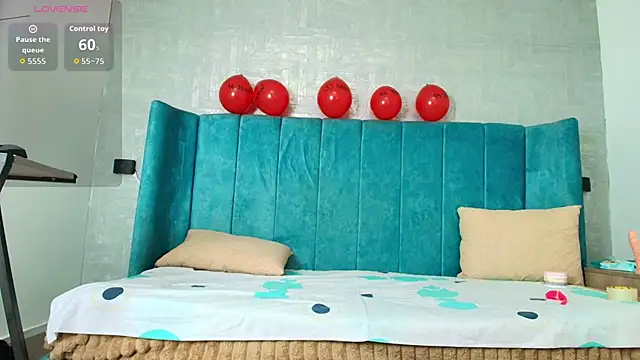 Snapshot of dulcenena_moon chatting on 02-14-26, 07:25 dulcenena moon online show from 02-14-26, 07:25