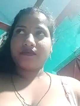 Snapshot of Your_deshibhabi25years chatting on 05-18-26, 04:45 Your deshibhabi25years online show from 05-18-26, 04:45