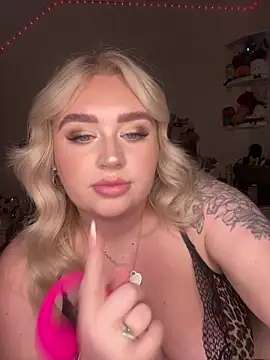 Snapshot of TwoWayT_xx chatting on 02-08-26, 12:30 TwoWayT xx online show from 02-08-26, 12:30