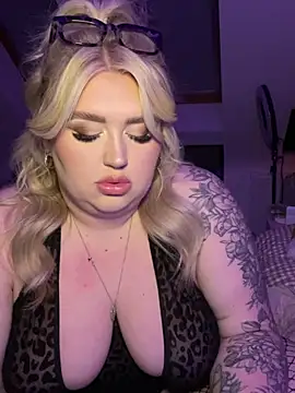 Snapshot of TwoWayT_xx chatting on 03-02-26, 04:24 TwoWayT xx online show from 03-02-26, 04:24