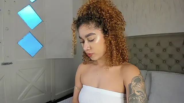 Snapshot of Sienna_brunette chatting on 02-21-26, 12:07 Sienna brunette online show from 02-21-26, 12:07