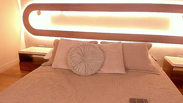 Snapshot of Sienna_brunette chatting on 02-09-26, 12:25 Sienna brunette online show from 02-09-26, 12:25