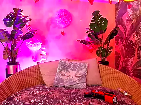 Snapshot of Kitty_madness chatting on 02-14-26, 01:22 Kitty madness online show from 02-14-26, 01:22