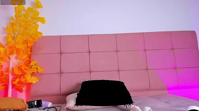 Snapshot of SamantthaCastro chatting on 02-26-26, 06:30 SamantthaCastro online show from 02-26-26, 06:30