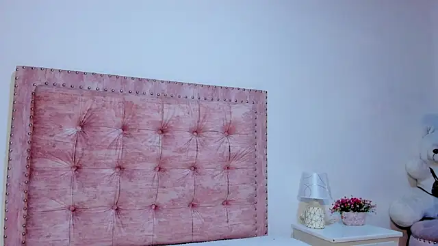 Jennifer Lee  online show from 02-04-26, 10:05