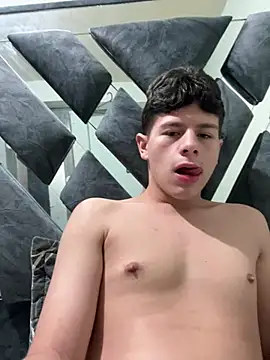 Snapshot of Andy12912 chatting on 02-12-26, 04:40 Andy12912 online show from 02-12-26, 04:40