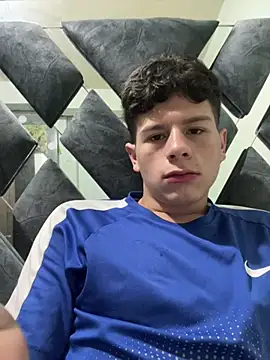 Snapshot of Andy12912 chatting on 02-02-26, 09:47 Andy12912 online show from 02-02-26, 09:47