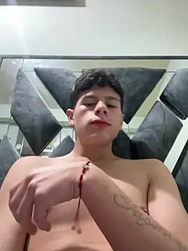 Snapshot of Andy12912 chatting on 02-18-26, 07:21 Andy12912 online show from 02-18-26, 07:21