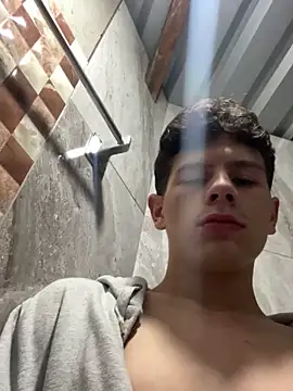 Snapshot of Andy12912 chatting on 02-13-26, 04:45 Andy12912 online show from 02-13-26, 04:45