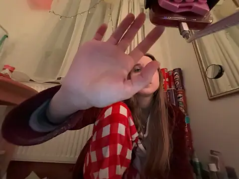 Snapshot of Wantlt chatting on 02-12-26, 08:52 Wantlt online show from 02-12-26, 08:52