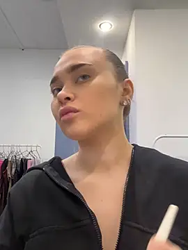 Snapshot of MonicaWestt chatting on 02-21-26, 09:22 MonicaWestt online show from 02-21-26, 09:22