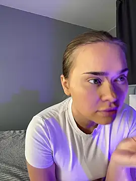 Snapshot of MonicaWestt chatting on 02-19-26, 06:43 MonicaWestt online show from 02-19-26, 06:43