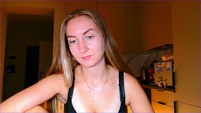 Snapshot of BluueSilk chatting on 11-17-25, 07:45 BluueSilk online show from 11-17-25, 07:45