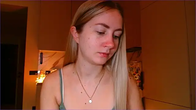 Snapshot of BluueSilk chatting on 01-06-26, 06:17 BluueSilk online show from 01-06-26, 06:17