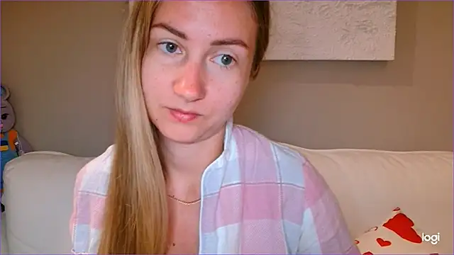 Snapshot of BluueSilk chatting on 10-10-25, 05:08 BluueSilk online show from 10-10-25, 05:08