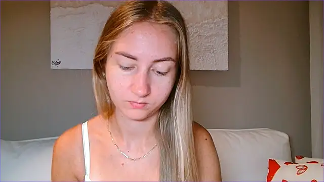 Snapshot of BluueSilk chatting on 10-17-25, 05:55 BluueSilk online show from 10-17-25, 05:55