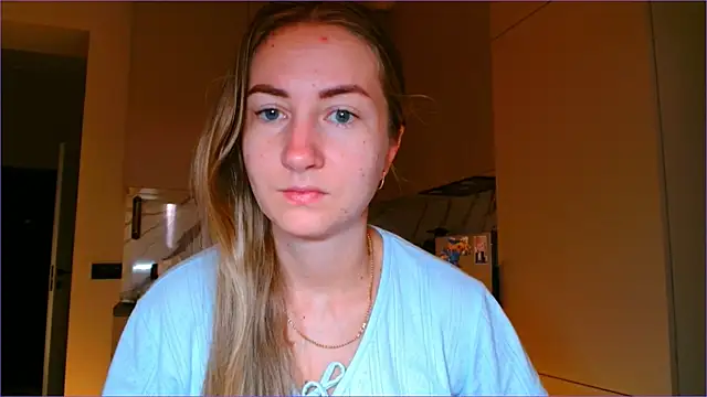 Snapshot of BluueSilk chatting on 11-18-25, 06:17 BluueSilk online show from 11-18-25, 06:17