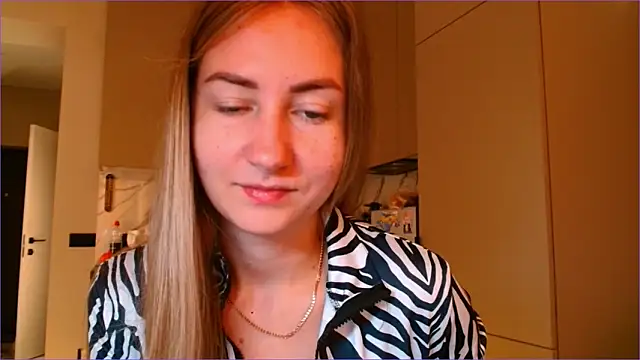 Snapshot of BluueSilk chatting on 11-07-25, 06:18 BluueSilk online show from 11-07-25, 06:18