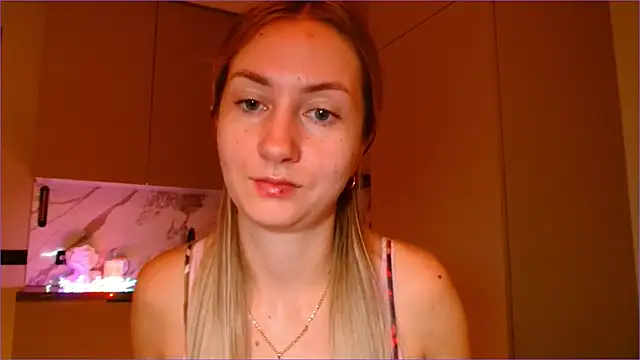 Snapshot of BluueSilk chatting on 12-16-25, 06:28 BluueSilk online show from 12-16-25, 06:28