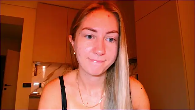 Snapshot of BluueSilk chatting on 11-19-25, 06:02 BluueSilk online show from 11-19-25, 06:02