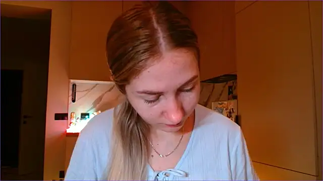 Snapshot of BluueSilk chatting on 01-08-26, 06:08 BluueSilk online show from 01-08-26, 06:08