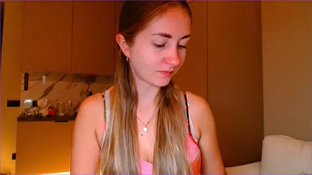 Snapshot of BluueSilk chatting on 11-28-25, 06:13 BluueSilk online show from 11-28-25, 06:13