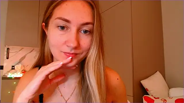 Snapshot of BluueSilk chatting on 12-03-25, 08:25 BluueSilk online show from 12-03-25, 08:25