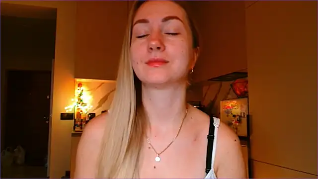 Snapshot of BluueSilk chatting on 02-09-26, 06:44 BluueSilk online show from 02-09-26, 06:44