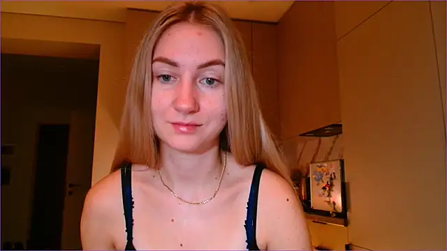 Snapshot of BluueSilk chatting on 12-22-25, 06:13 BluueSilk online show from 12-22-25, 06:13