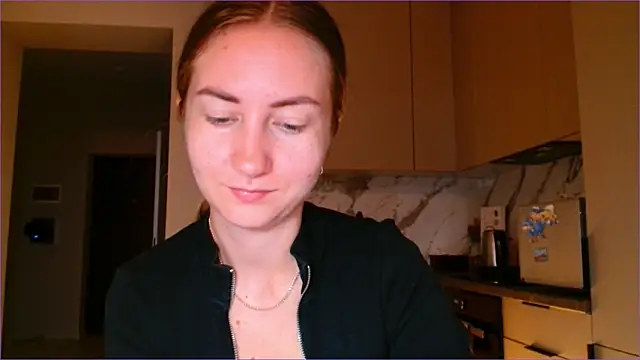 Snapshot of BluueSilk chatting on 10-25-25, 05:50 BluueSilk online show from 10-25-25, 05:50