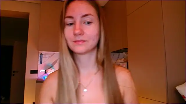 Snapshot of BluueSilk chatting on 12-02-25, 06:15 BluueSilk online show from 12-02-25, 06:15