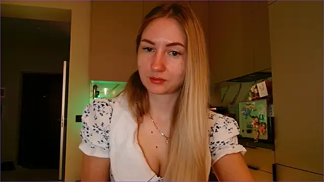 Snapshot of BluueSilk chatting on 03-09-26, 06:17 BluueSilk online show from 03-09-26, 06:17