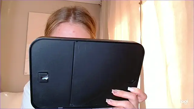 Snapshot of BluueSilk chatting on 09-18-25, 06:27 BluueSilk online show from 09-18-25, 06:27