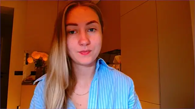 Snapshot of BluueSilk chatting on 11-13-25, 06:06 BluueSilk online show from 11-13-25, 06:06