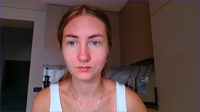 Snapshot of BluueSilk chatting on 10-27-25, 06:03 BluueSilk online show from 10-27-25, 06:03