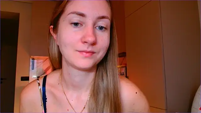 Snapshot of BluueSilk chatting on 12-04-25, 06:56 BluueSilk online show from 12-04-25, 06:56