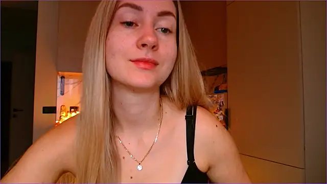 Snapshot of BluueSilk chatting on 01-09-26, 06:20 BluueSilk online show from 01-09-26, 06:20