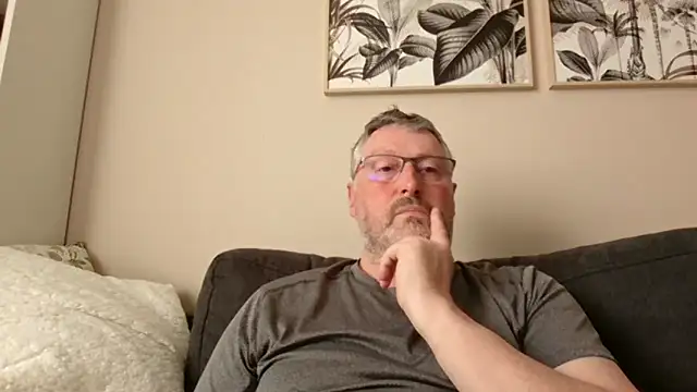 doudou310 online show from 04-11-26, 07:45