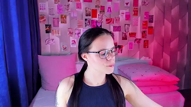 Alanna Pow online show from 04-19-26, 03:07
