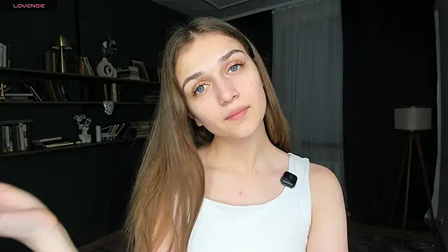 JuliannaLeiding online show from 04-03-26, 07:09